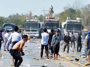 Petaka Tembakan di Kepala Tewaskan Demonstran Antikudeta
