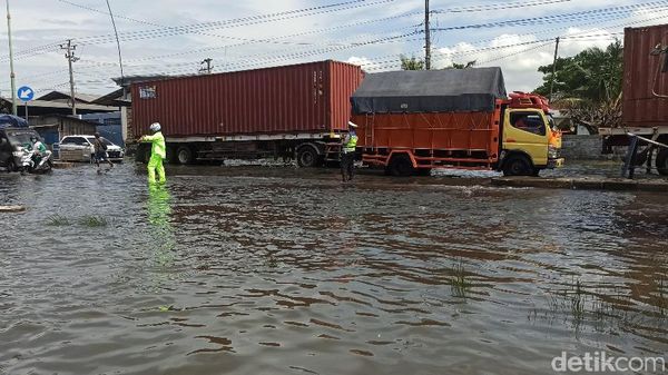 Foto-foto Jalur Pantura Demak Tergenang