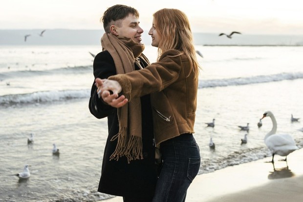 Freepik.com Dapat mengamankan perasaan pasangan tentang hubungan.