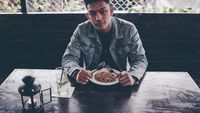 Gaya Mewah Gaga Muhammad saat Ngopi dan Makan Pasta