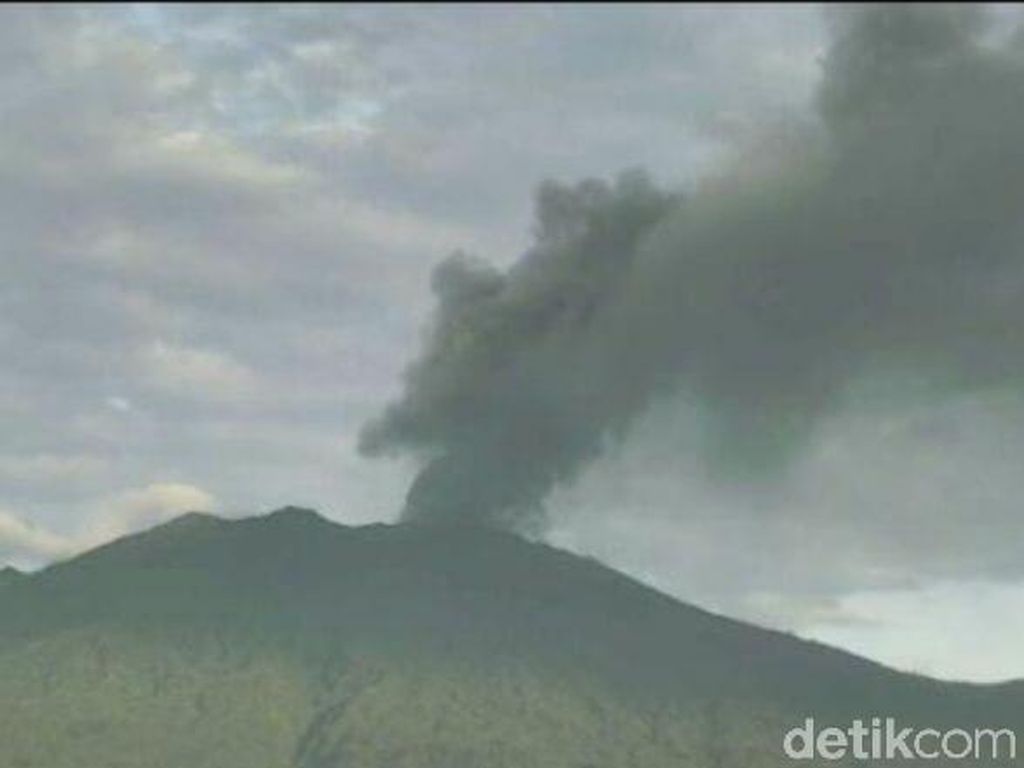Asap Erupsi Gunung Raung Setinggi 2.500 Meter, Abu Vulkanik Capai Bali