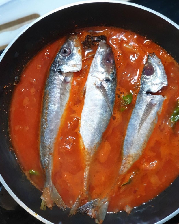 Ikan Kembung/ Foto: Instagram.com/santhiserad_food Ikan kembung asam padeh