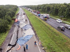Tol Cipali Amblas, Pengiriman Paket JNE Terganggu? Tol Cipali Amblas, Pengiriman Paket JNE Terganggu?