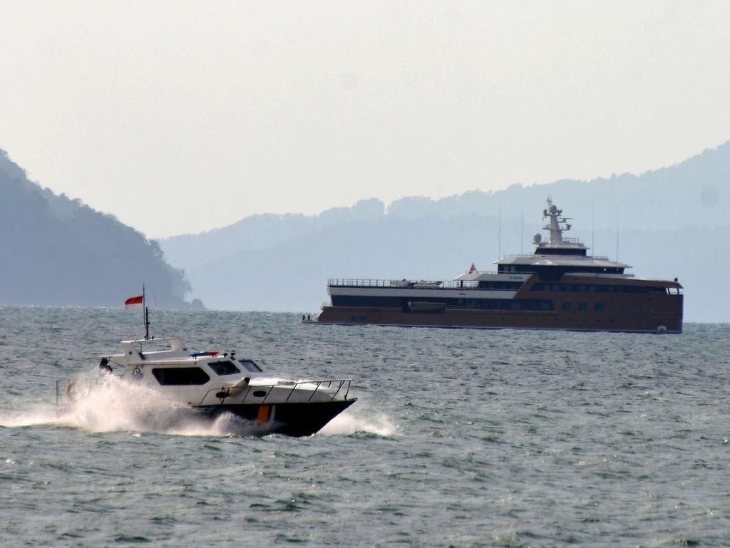 Kapal Pesiar Berbendera Cayman Island Diamankan di Aceh Kapal Pesiar Berbendera Cayman Island Diamankan di Aceh