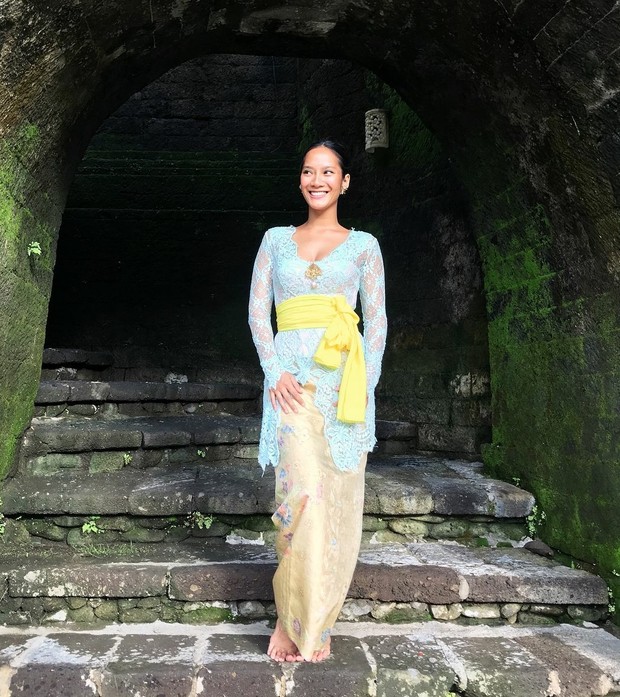 kebaya bali