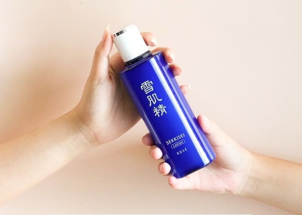 KOSE Sekkisei Lotion/instagram.com/kose_ind KOSE Sekkisei Lotion memiliki kandungan yang membantu mencerahkan dan menenangkan kulit/instagram.com/kose_ind