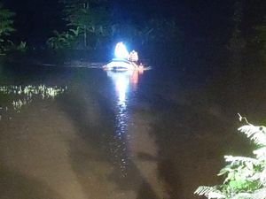 Cerita BPBD Majalengka Selamatkan Pasangan Lansia Terjebak Banjir di Sawah Cerita BPBD Majalengka Selamatkan Pasangan Lansia Terjebak Banjir di Sawah