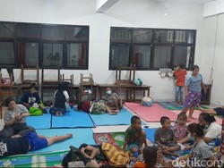 Pengungsi Banjir Kampung Melayu Juga Butuh Peralatan Bayi-Lansia