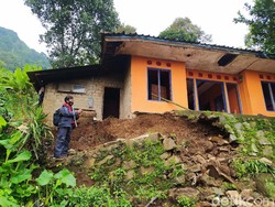 Tanah Bergerak di Cianjur, Satu Kampung Terisolir-Puluhan Warga Mengungsi