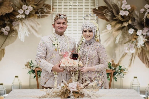 Pernikahan Kesha Ratuliu/Instagram.com/kesharatuliu05 Pernikahan Kesha Ratuliu