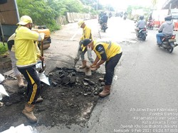 Bina Marga DKI Perbaiki Lubang Jl KH Noer Ali Pondok Bambu, Bisa Segera Dilalui