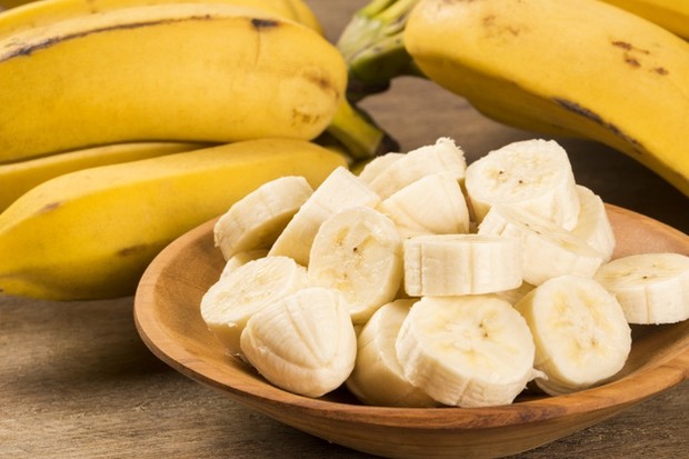 Pisang/freepik.com pisang adalah sumber karbohidrat kompleks, kalium dan vitamin B6 yang sangat baik. Semua kandungan itu dapat membantu meningkatkan tingkat energi kamu.