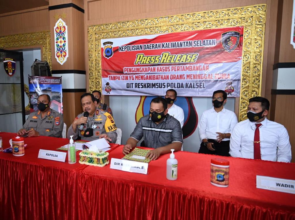 Polda Kalsel Tetapkan 4 Tersangka di Kasus Tewasnya 10 Pekerja Tambang Polda Kalsel Tetapkan 4 Tersangka di Kasus Tewasnya 10 Pekerja Tambang
