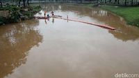 Cling! Kali Pesanggrahan Tetap Bersih di Musim Hujan