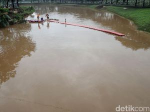 Cling! Kali Pesanggrahan Tetap Bersih di Musim Hujan