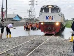 Rel Kebanjiran Ditinggikan, Kereta ke Semarang Berangsur Normal