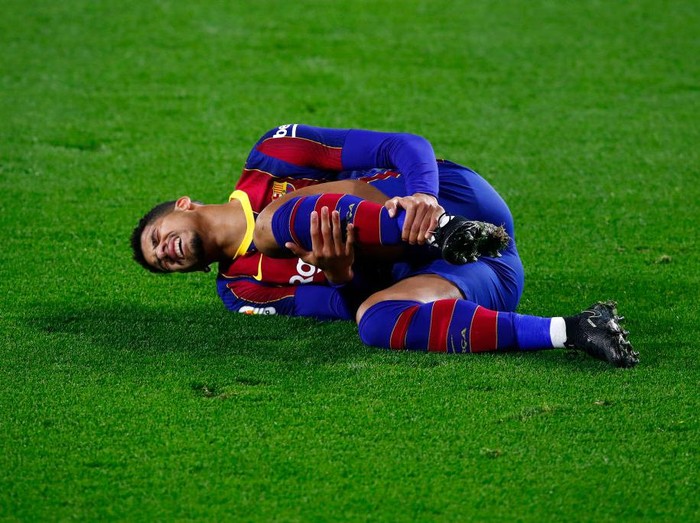 SEVILLE, SPAIN - FEBRUARY 07: Ronald Araujo of FC Barcelona reacts during the La Liga Santander match between Real Betis and FC Barcelona at Estadio Benito Villamarin on February 07, 2021 in Seville, Spain. Sporting stadiums around Spain remain under strict restrictions due to the Coronavirus Pandemic as Government social distancing laws prohibit fans inside venues resulting in games being played behind closed doors. (Photo by Fran Santiago/Getty Images)
