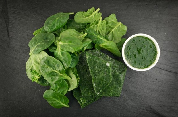 Sayuran berdaun hijau/freepik.com Sayuran daun hijau seperti bayam dan kale merupakan sumber nutrisi yang sangat baik untuk meningkatkan energi.