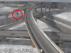 Detik-detik Kendaraan Terjun Bebas dari Jalan Layang