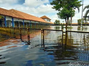 Sudah 4 Hari Kebanjiran, Terminal Jati Kudus Ditutup Sementara