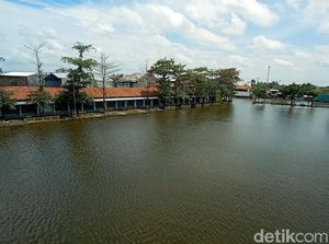 Terminal Jati Kudus Masih Kebanjiran