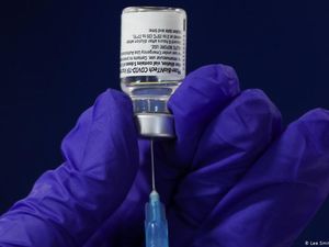Otoritas Obat Eropa Restui Penggunaan Vaksin Pfizer untuk Remaja Otoritas Obat Eropa Restui Penggunaan Vaksin Pfizer untuk Remaja