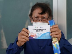 Dapat Izin BPOM, Kemenkes Mulai Vaksinasi Perdana Nakes Usia Lanjut
