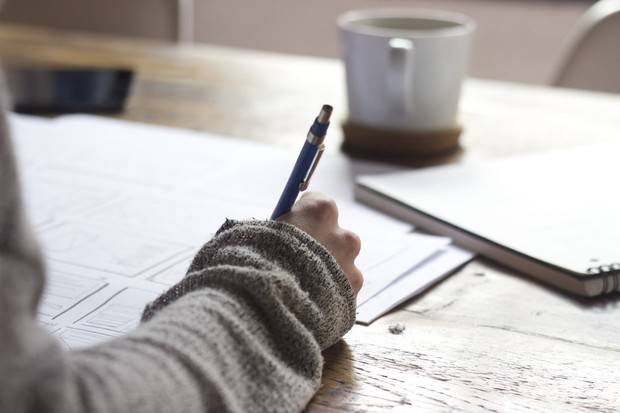 Writing/unsplash.com/Green Chameleon Mengungkapkan perasaan yang tidak baik dengan cara menulis bisa ikut membantu.