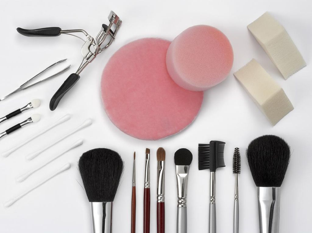 10 Alat Makeup untuk Pemula, Perlu Kamu Tahu Saat Baru Belajar Dandan