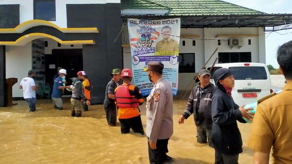 Bantuan untuk Korban Banjir Karawang