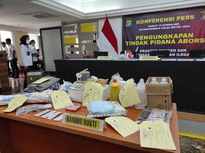 Pasutri yang Buka Praktik Aborsi di Bekasi Tarifnya Rp 5 Juta Pasutri yang Buka Praktik Aborsi di Bekasi Tarifnya Rp 5 Juta