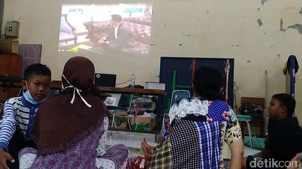 Di Sini, Pengungsi Korban Banjir Dapat Hiburan dan WiFi Gratis