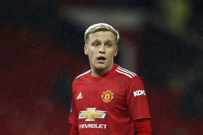 Donny van de Beek Manchester United's Donny van der Beek walks on the pitch during the English FA Cup 5th round soccer match between Manchester United and West Ham United at Old Trafford in Manchester, England, Tuesday, Feb. 9, 2021. (Martin Rickett/Pool via AP)