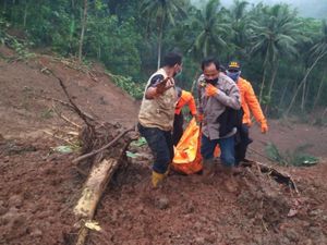 1 dari 3 Korban Tertimbun Tanah Longsor di Kebumen Ditemukan Meninggal
