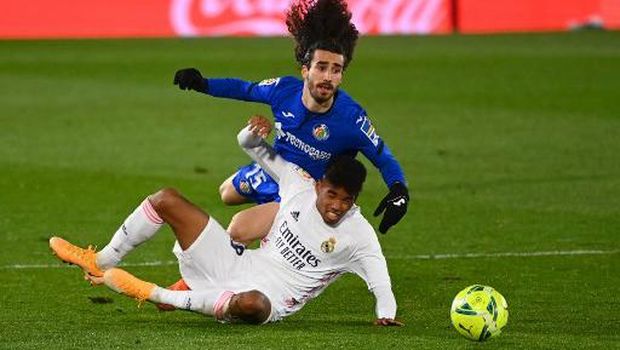 Getafe's Spanish defender Marc Cucurella (L) challenges Real Madrid's Spanish midfielder Marvin Park during the Spanish league football match between Real Madrid CF and Getafe CF at the Alfredo di Stefano stadium in Valdebebas, on the outskirts of Madrid on February 9, 2021. (Photo by GABRIEL BOUYS / AFP)