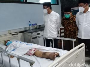 Bupati Sidoarjo Terpilih Gus Muhdlor Kunjungi Penderita Kaki Gajah yang Viral