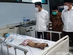 Bupati Sidoarjo Terpilih Gus Muhdlor Kunjungi Penderita Kaki Gajah yang Viral