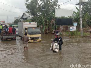 Sepekan Jalan Kudus-Purwodadi Terendam Banjir, Arus Lalin Lumpuh Sepekan Jalan Kudus-Purwodadi Terendam Banjir, Arus Lalin Lumpuh