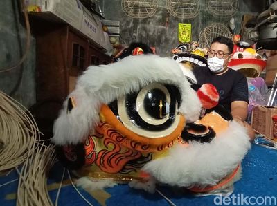 Kisah Pilu Perajin Barongsai Jelang Imlek