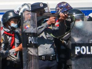 400 Warga Myanmar Cari Perlindungan ke India, Mayoritas Polisi 400 Warga Myanmar Cari Perlindungan ke India, Mayoritas Polisi