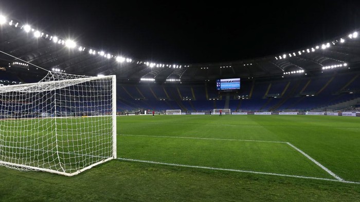 ROME, ITALY - FEBRUARY 07: A general view inside the stadium ahead of the Serie A match between SS Lazio  and Cagliari Calcio at Stadio Olimpico on February 07, 2021 in Rome, Italy. Sporting stadiums around Italy remain under strict restrictions due to the Coronavirus Pandemic as Government social distancing laws prohibit fans inside venues resulting in games being played behind closed doors. (Photo by Paolo Bruno/Getty Images)