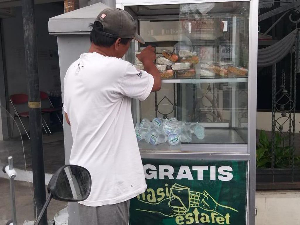Lewat Nasi Estafet Berbagi Saat Pandemi Makin Gampang Lewat Nasi Estafet Berbagi Saat Pandemi Makin Gampang