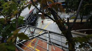Lihat Yuk Progres Penataan Stasiun Tebet