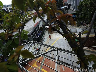 Lihat Yuk Progres Penataan Stasiun Tebet