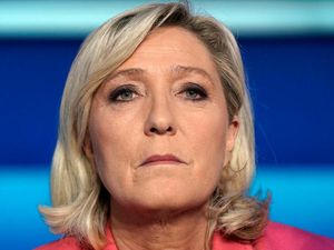 Marine Le Pen Divonis 4 Tahun Penjara, Terancam Gagal Ikut Pilpres Prancis Marine Le Pen Divonis 4 Tahun Penjara, Terancam Gagal Ikut Pilpres Prancis