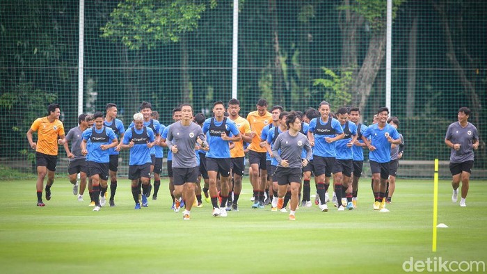 Para pemain Timnas berlatih di Lapangan D Senayan, Jakarta, Rabu (10/2/2021).