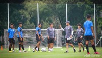 Setiap pertandingan kalian harus punya pikiran, kalau kita tidak bunuh lawan, maka kita yang mati, cetus Shin Tae-yong (Grandyos Zafna/detikSport)