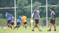Shin mendorong para pemain U-19 di skuatnya untuk tidak takut bersaing dengan para seniornya.