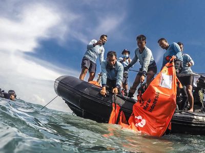 Melihat Lagi Misi Pencarian Pesawat SJ182 oleh Pasukan Katak