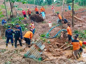 1 Korban Tertimbun Longsor di Kebumen Belum Ketemu, Pencarian Lanjut Besok